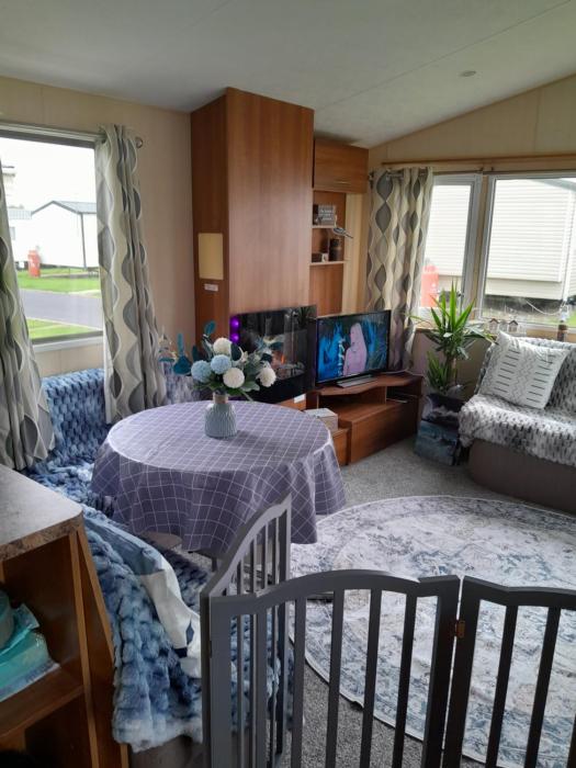 Static caravan - sleeps 8