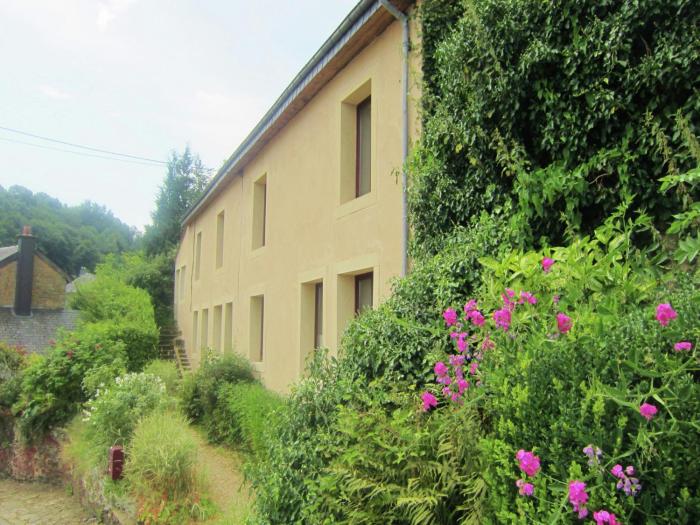 Modern Farmhouse in Chassepierre with Terrace