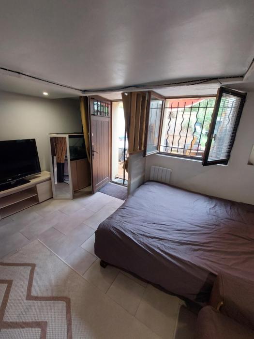 Chambre-coin repas, sous terrasse, Proche gare