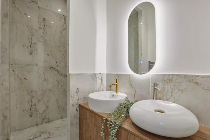 Chic Saint Honoré Luxury Stay with AC