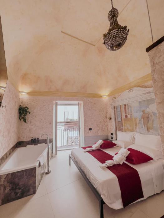 Odeon Neapolis Historic Luxury Residence