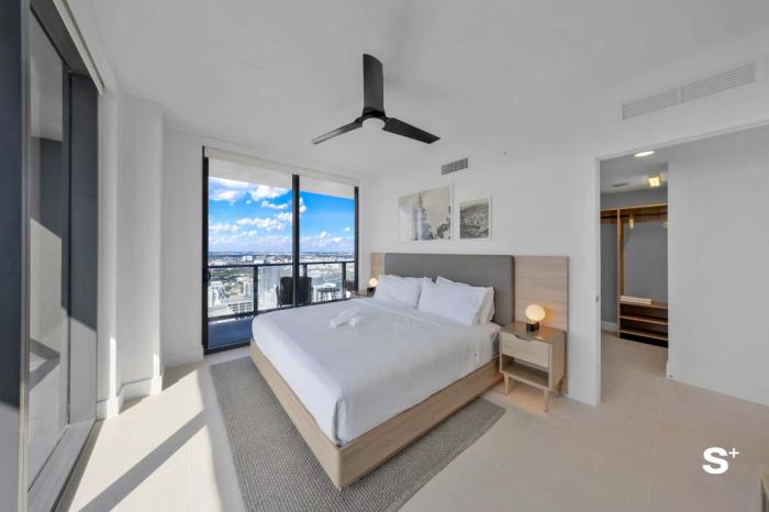 City Luxe Retreat Modern 2-BD with Water Views