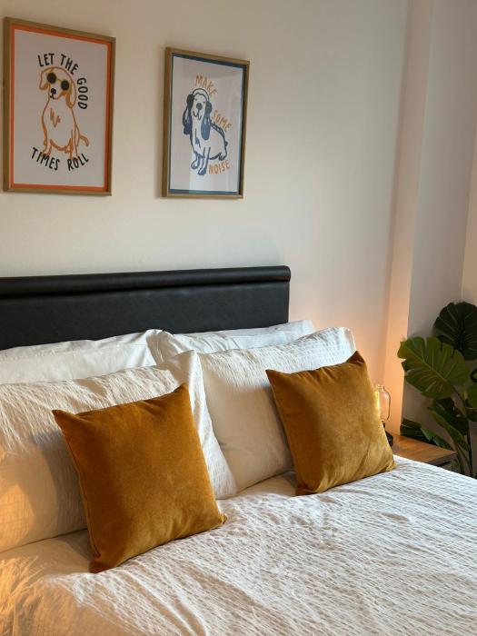 2BR Luxury Apt in Cathedral Quarter