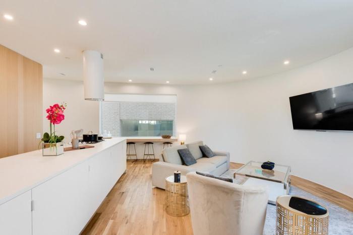 Unique Round House, Near State Fair, Modern Luxury