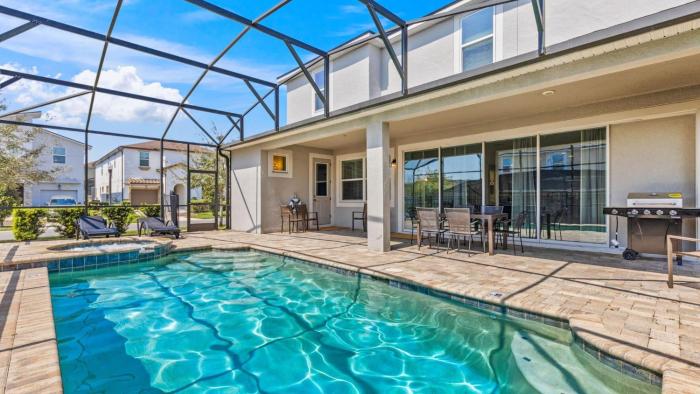 Minutes to Disney Parks Universal Sleeps 21 w Pool Hot Tub Game Room