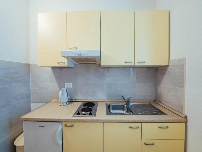 Apartments Pezo - Studio apartment with Terrace Tina 4