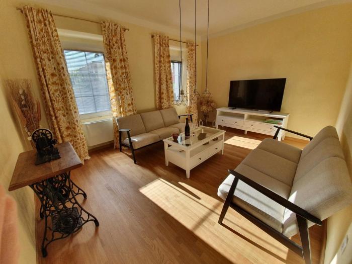 Komen Getaway Holiday Home with Balcony - Four Bedroom Holiday Home with Balcony