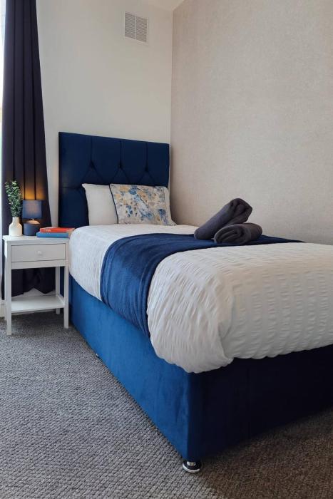 4-Bed House Parking, Wi-Fi, Families & Contractors