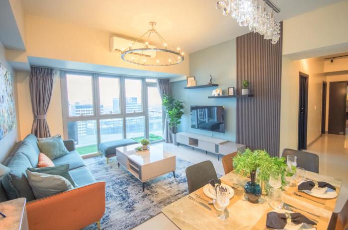 Luxury 120sqm suite Uptown BGC with spectacular balcony view