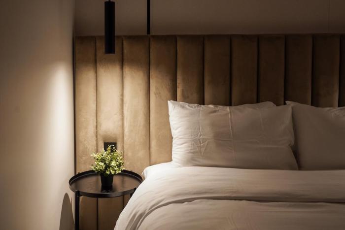 وحدة راقية ومشرقة بدخول ذاتي وإضاءة طبيعية مريحة