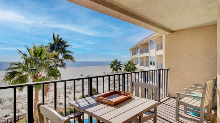 415 Seascape by AvantStay Beachfront Condo w Communal Pool Access