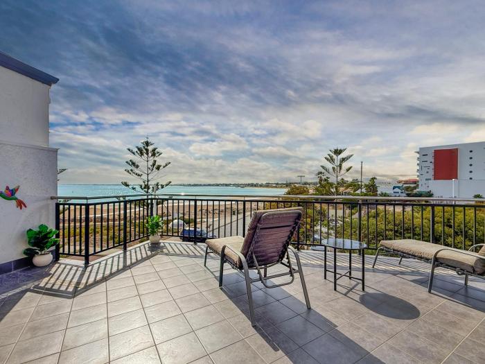 Town Beach Seaview Apartment