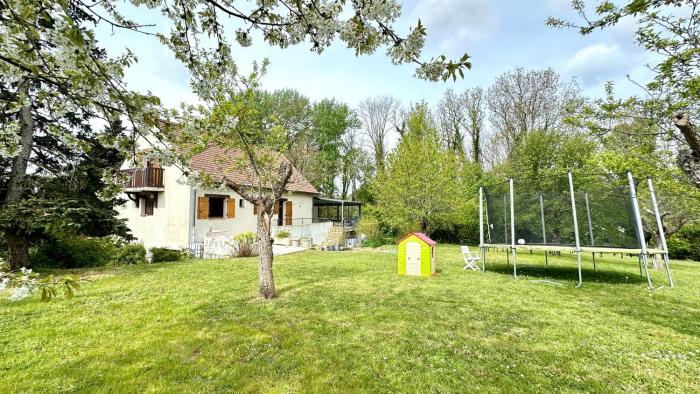 Grande Maison Familiale avec Jardin & Parking