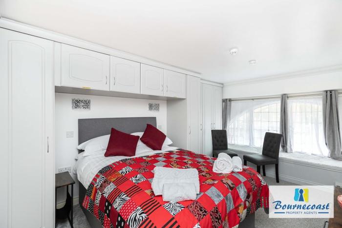 OWLS NEST by BOURNECOAST - Maisonette near sandy beaches and pier - FM10677
