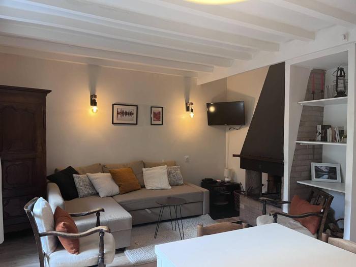 Charmant Appartement avec Cheminée à Cauterets - Animaux admis, Parking et Terrasse - FR-1-812-18