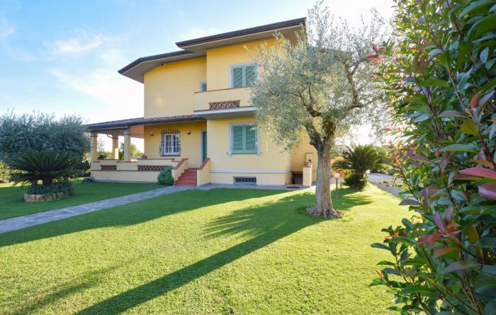 Beautiful Home In Capezzano Pianore