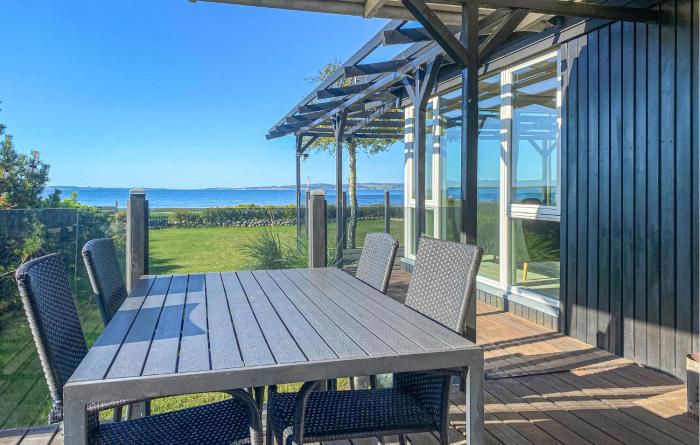 3 Bedroom Beach Front Home In Ebeltoft