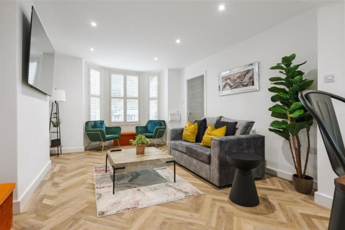 Riverside Work-Stay Free Dedicated Parking