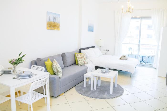 Studio apartment walking distance to metro and beach in Marina