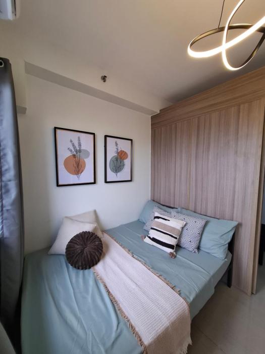 Shore 2 Condotel Near Airport MOA City View