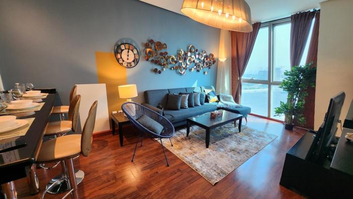 Zigzag Tower B-Travellers Retreat, 2BR with Pool and Sea View at Pearl-1008