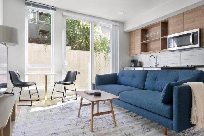 Blueground West Queen Anne balcony nr Kerry Park SEA-936