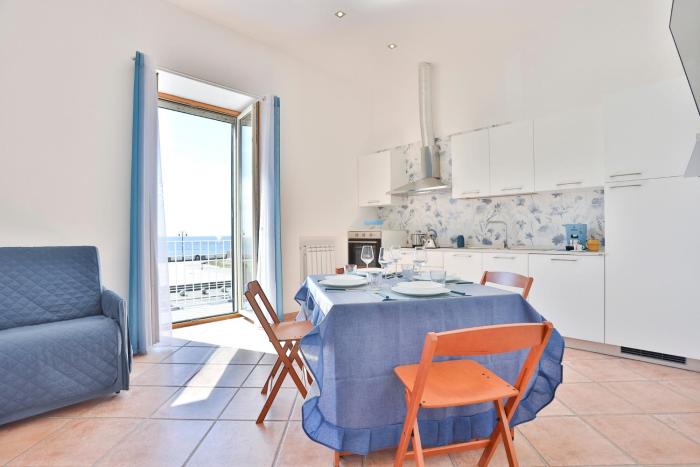 GuestHost - Yalta - Seaview Apartment in Pozzuoli