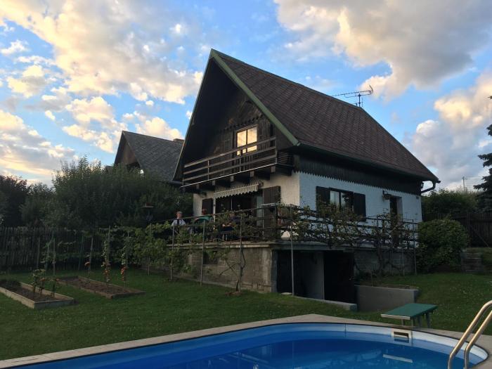Family House with Pool in Kamenny Privoz, 30 km from Prague, in beautiful nature