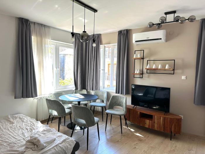 Prime Stay - Deluxe 3 Bedroom Family Apartment - Parking Included