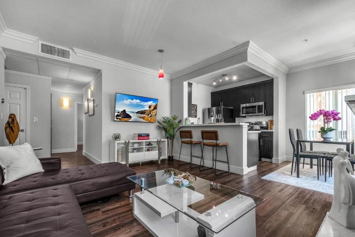 Heart of La, Walk to everything!!