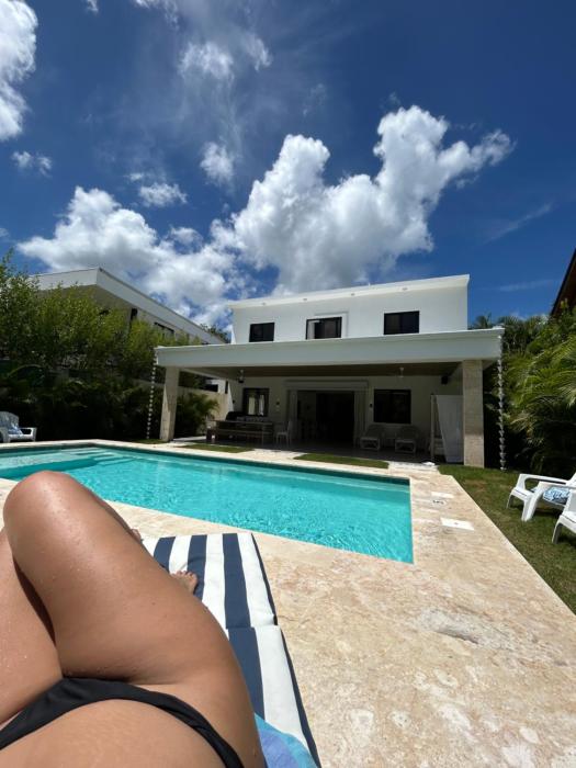 Villa Antonia Spectacular Private Stay with Pool, Just Steps from the Beach, Housekeeping & Kitchen in Exclusive Gated Community