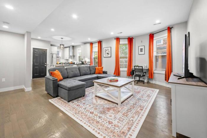 Luxury 3BR apt in Boston with Roku TV