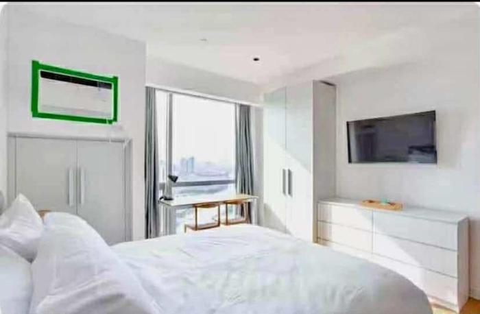 Deluxe Studio good for 3 adults in Novotel Suites Manila with City View