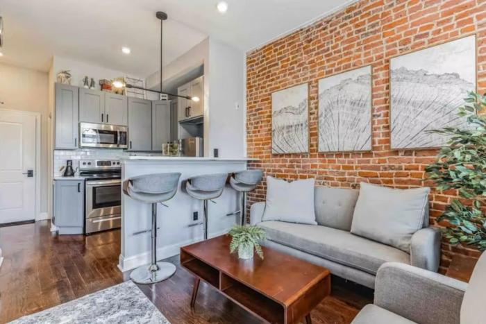 Studio w Terrace - Street Parking -10 min to DT