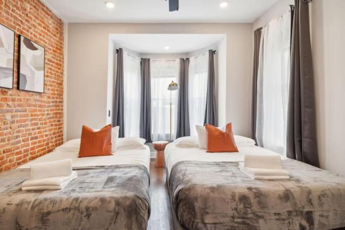 Jr 1Br w 2 Beds - Sleeps 4 - 10 min to DT