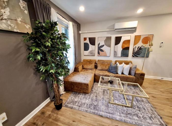 Bi-Level 3 BR plus Finished Basement that Sleeps 12