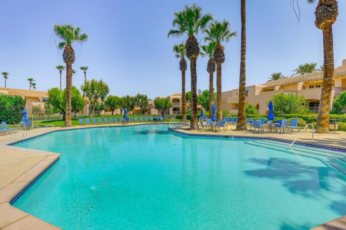 Stroll to Dtwn, Pools and Tennis Palm Springs Condo