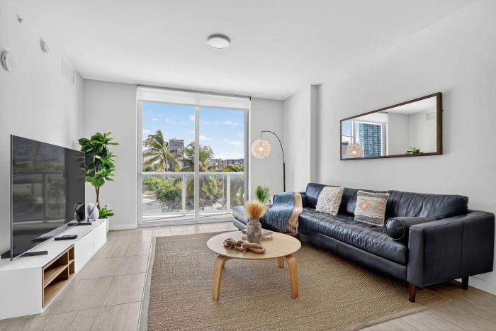 Biscayne Cove by Rove Travel - Condo with Balcony