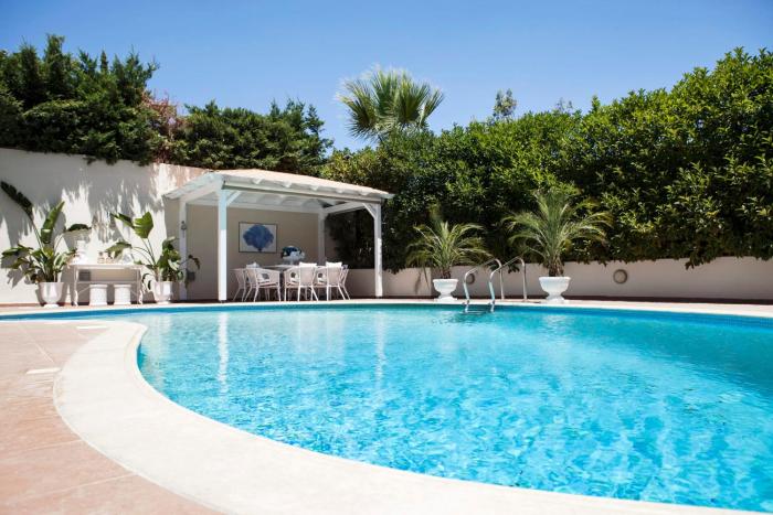 Casa Taylor 4BR with private pool and sea view