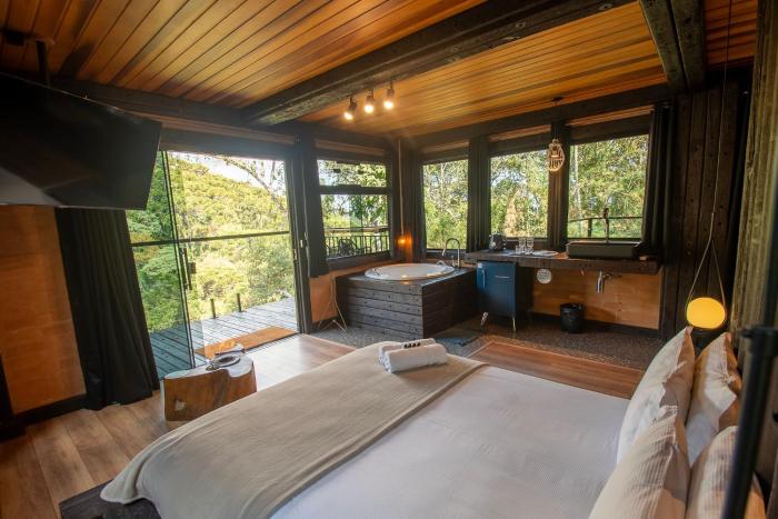 Casa Container 80 - Suítes privativas e sofisticadas integradas à natureza