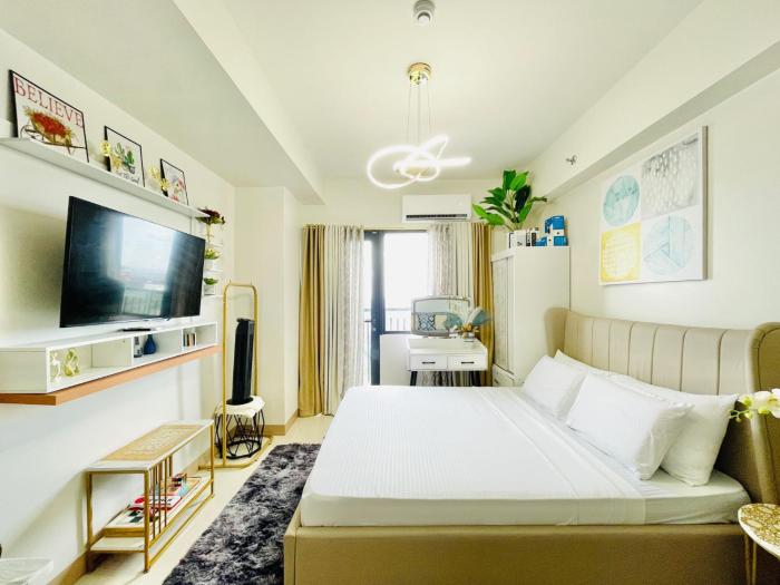 Modern Studio Hideaway Near City Spots
