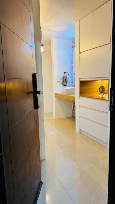 Departamento moderno a un lado de la feria