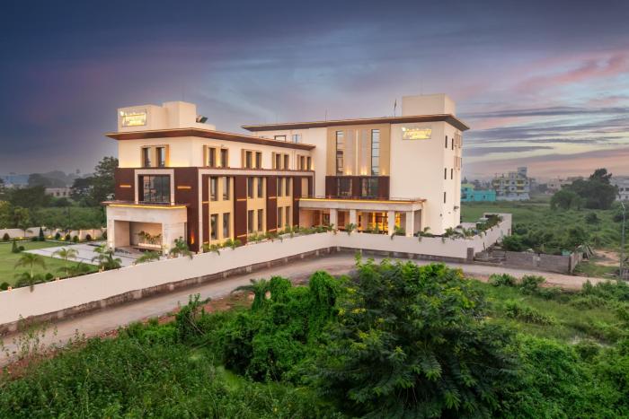 Krishnas courtyard Hotel & Convention