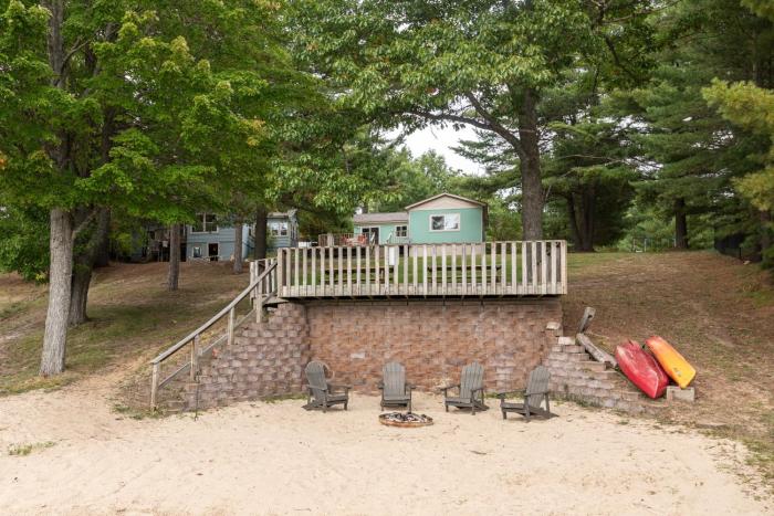 Rennie Lake Hideaway Cottage