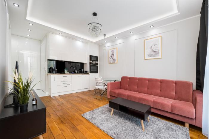 Wola Grzybowska Lavish Apartment by BookingHost