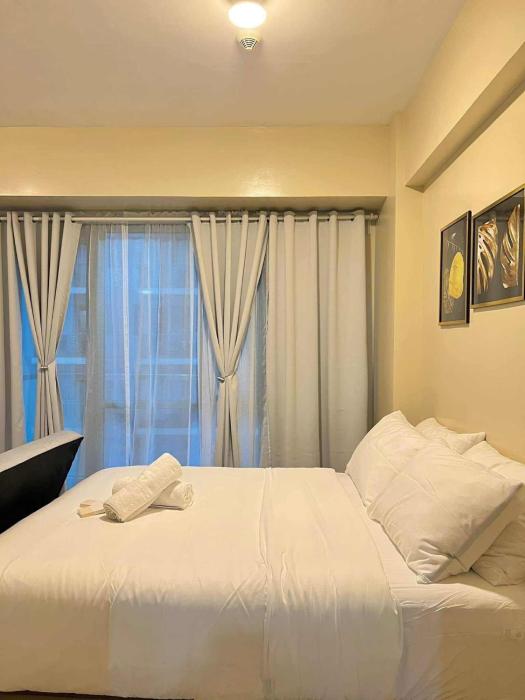 Big Studio Condo Across Manila Airport NAIA T3 WITH WIFI