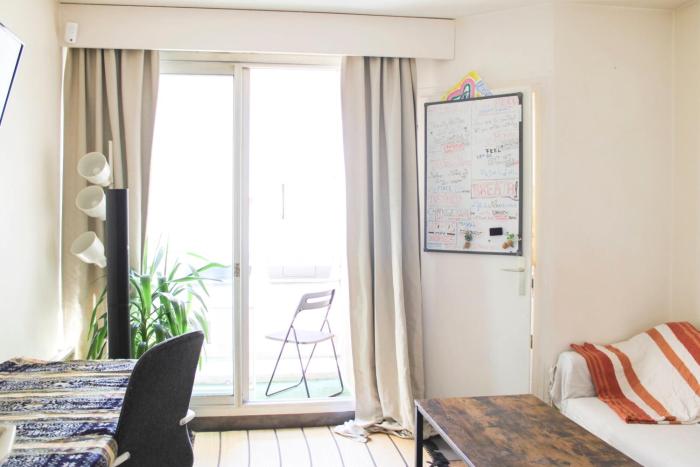 Bright Studio with Balcony Porte de Versailles
