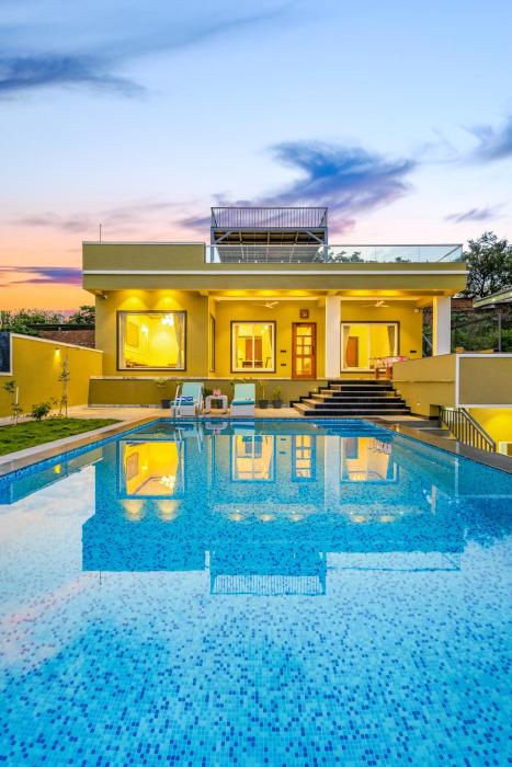 ELIVAAS Signature LakeMount 2-BHK Getaway with Private Pool, Open-Air Gazebo & Terrace At Fatehsagar Lake