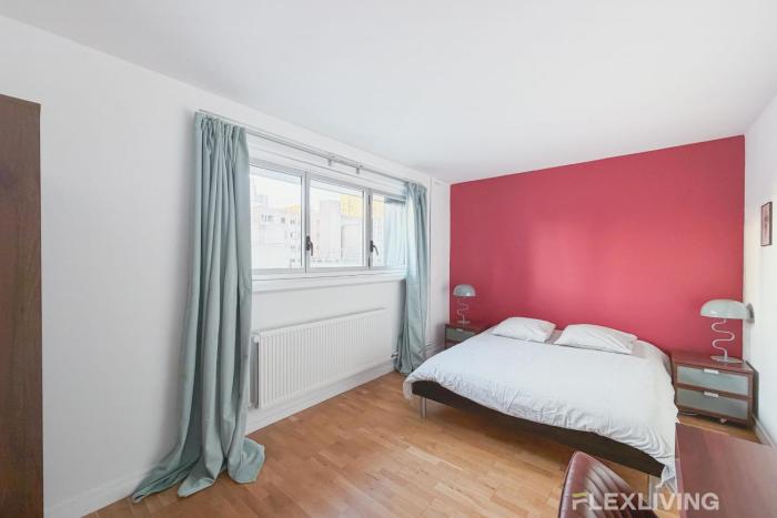 Charming bright one-bedroom flat with private balcony and shared swimming