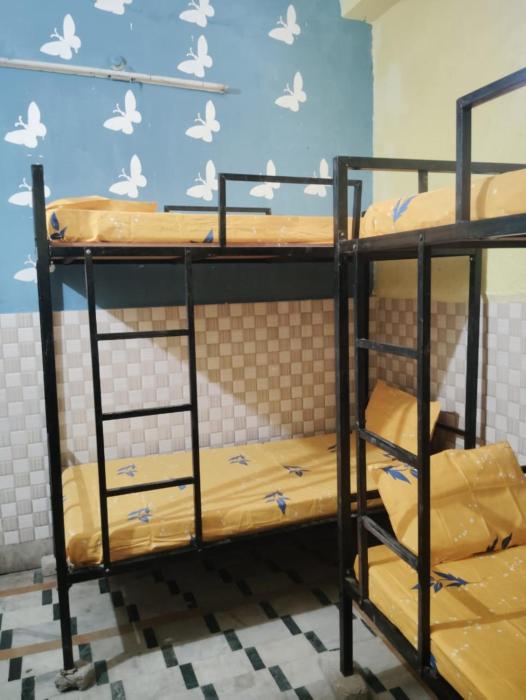 Iconic HOSTEL 01 km from Railway Station